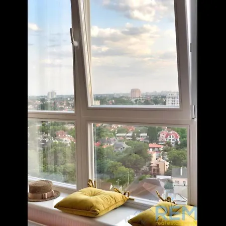 Апартаменты Возле Моря И Парка . Apartment *